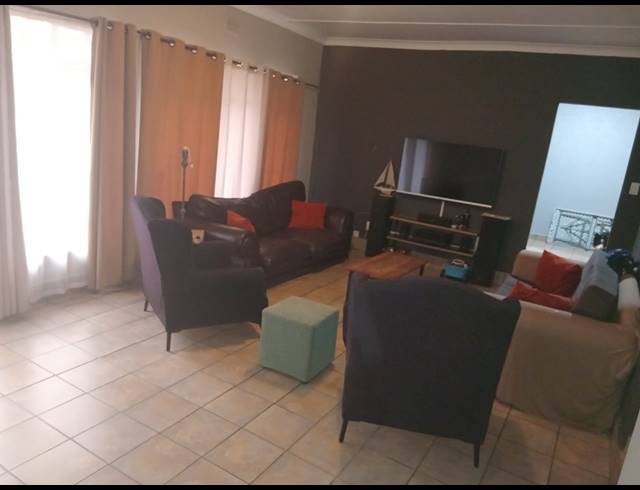 7 BEDROOM HOUSE FOR SALE IN BO-DORP